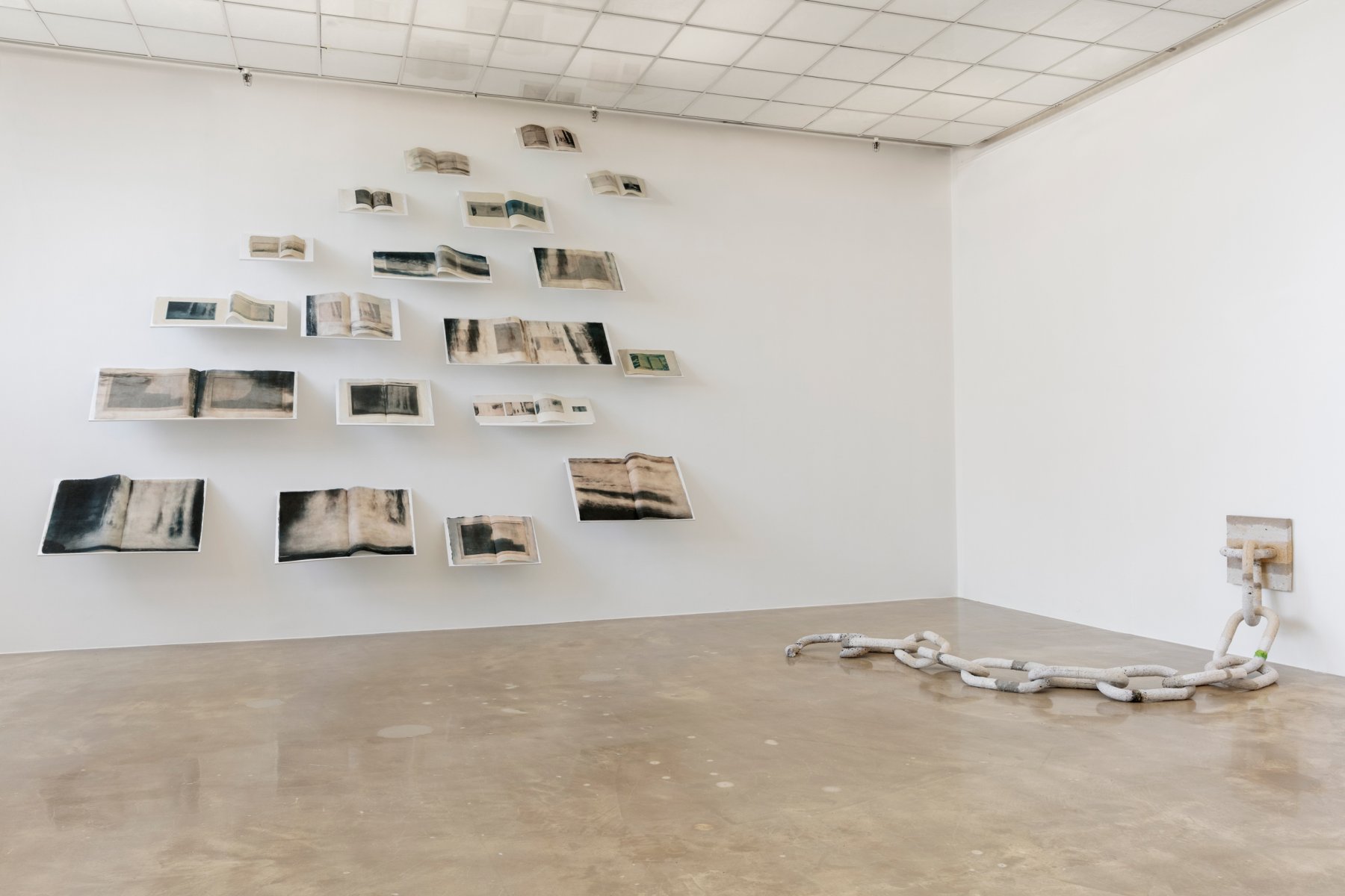 Fossintstallasjon av Eeva-Liisa Isomaa. Skulptur: Thomas Iversen. Foto: Tor Simen Ulstein