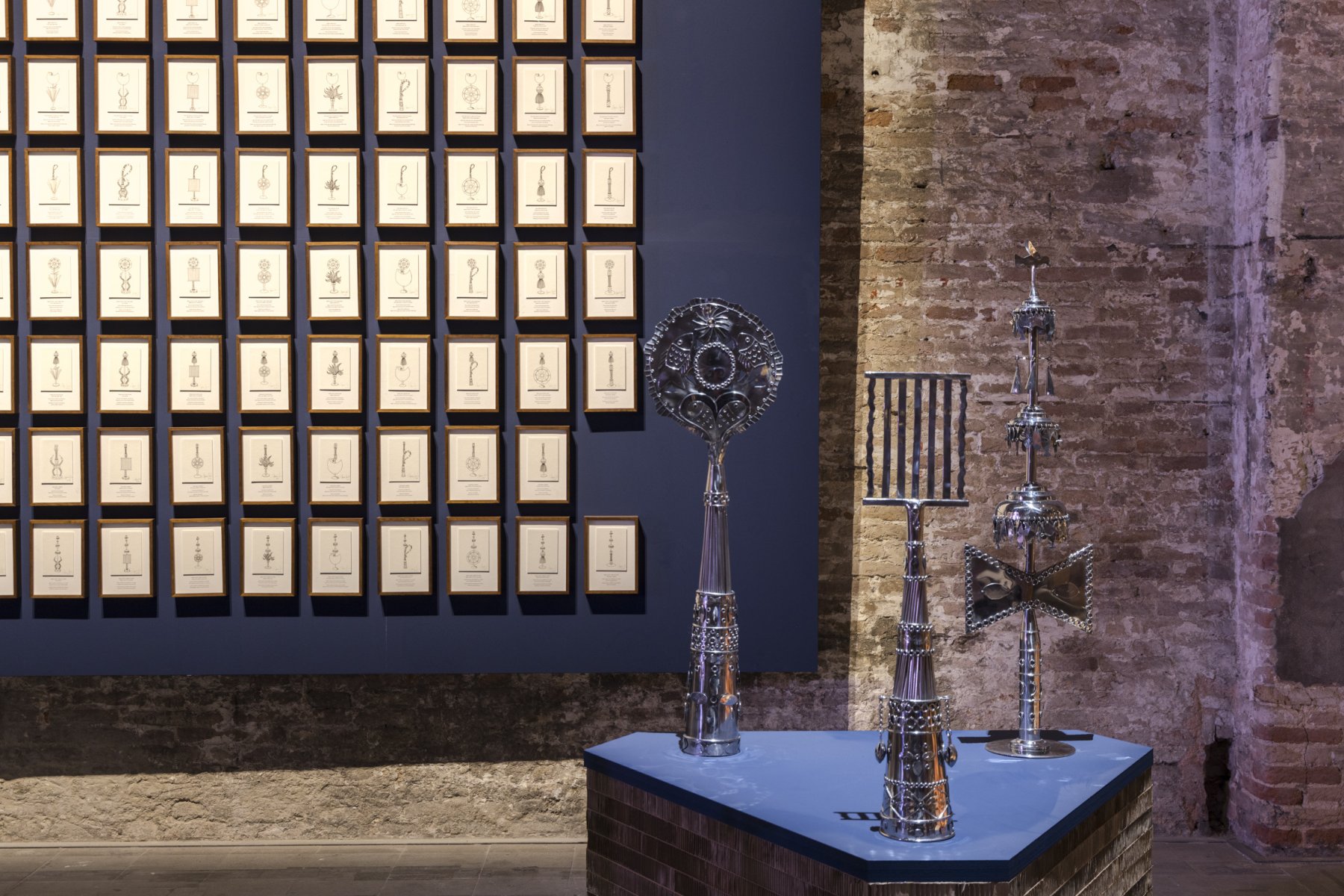 Ayrson Heráclito, detalj verket Juntó. Installasjonsbilde, In Minor Keys, hovedutstillingen ved den 61. Veneziabiennalen, Sentralpaviljongen, Giardini, Venezia, 2026. Foto: Marco Zorzanello.