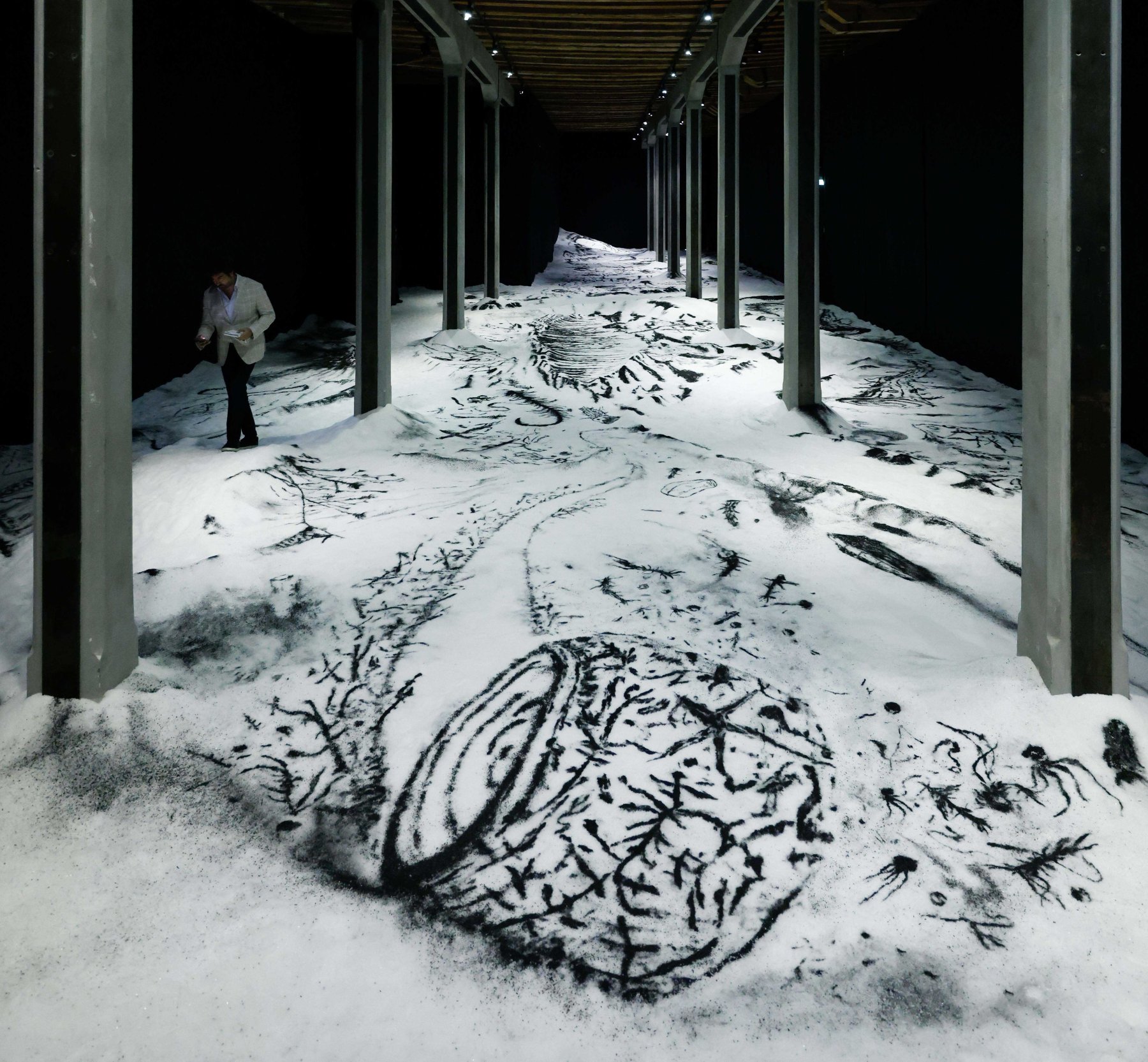 Matias Duville, Monitor Yin Yang, 2026, detalj av installasjon, den argentinske paviljong. Den 61. Veneziabiennalen, Venezia, 2026. Foto: Jacopo Salvi.